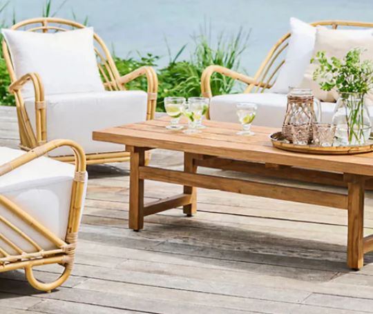 10 2Modern Balcony Pieces for an Indoor–Outdoor Fee